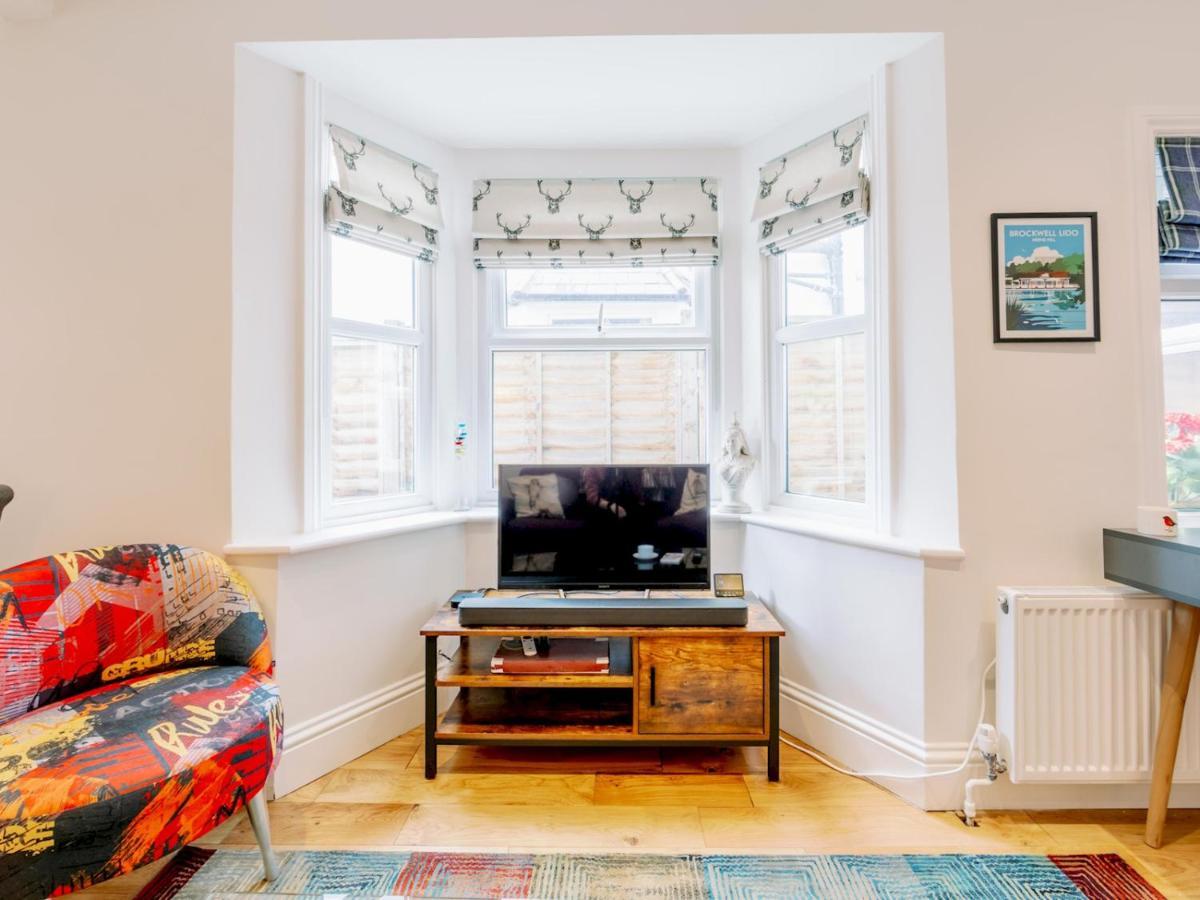 Pass The Keys Recently Renovated 1Br Flat With Private Garden In South London Appartamento Esterno foto