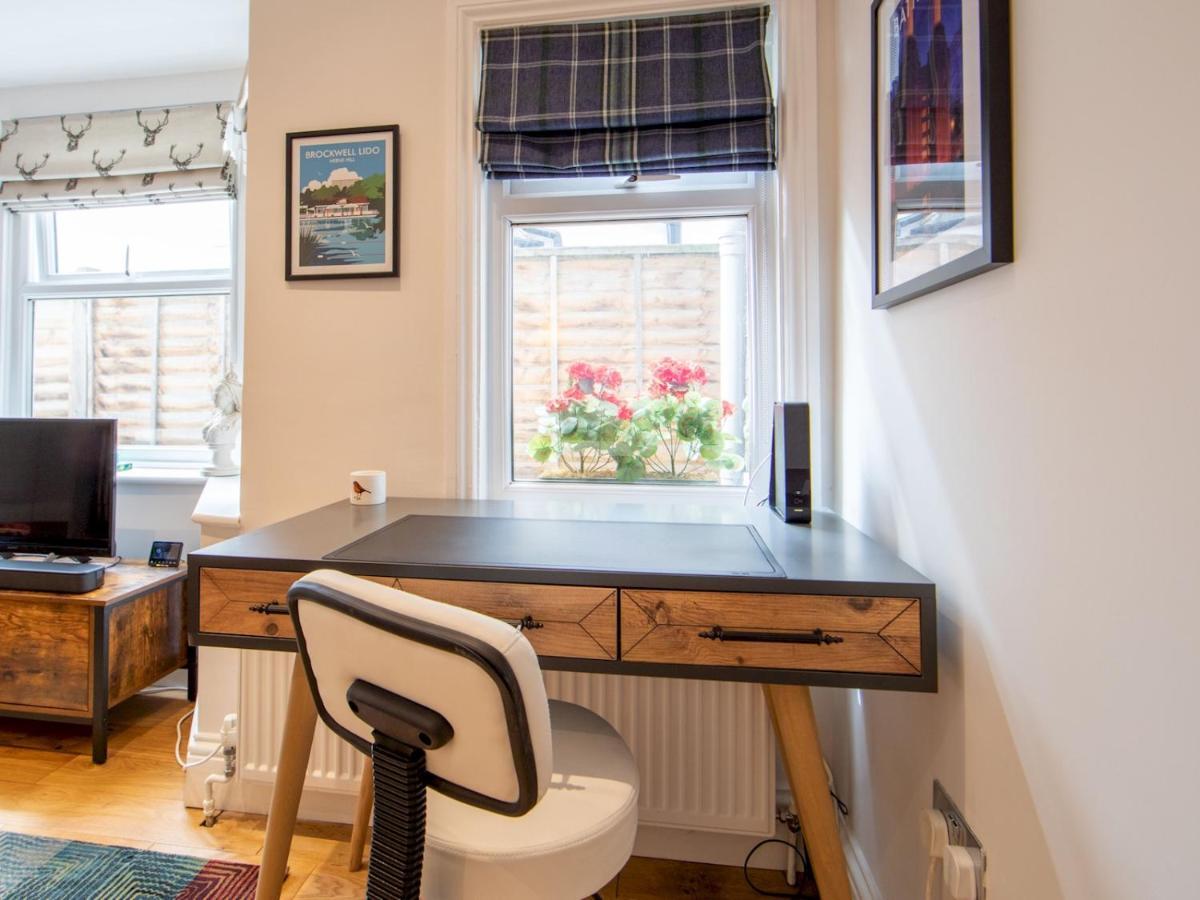 Pass The Keys Recently Renovated 1Br Flat With Private Garden In South London Appartamento Esterno foto